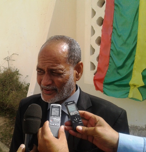 المدير الجهوي للتهذيب صدفي ولد البشير أثناء حديثه للصحفيين / الأخبار