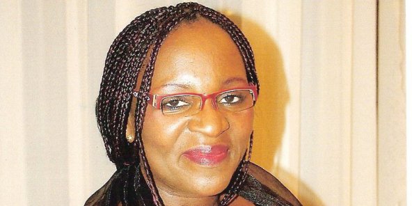 إيرين اباتريسيا بوسامبا: الوزيرة الغابونية المستقيلة.