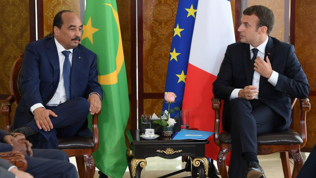 الرئيسان الفرنسي إيمانويل ماكرون والموريتاني محمد ولد عبد العزيز.
