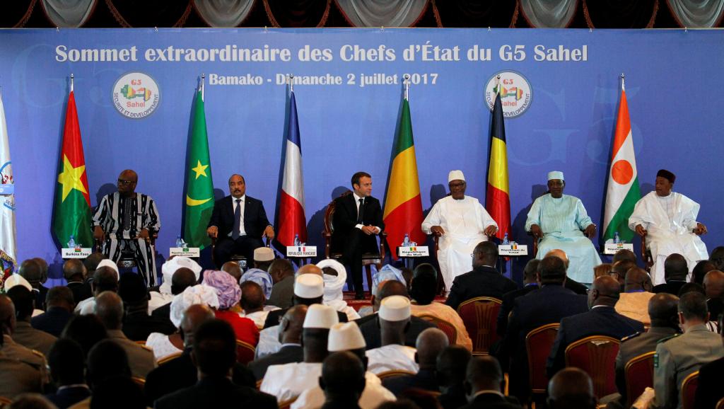قادة مجموعة دول الساحل والرئيس الفرنسي خلال قمة باماكو.