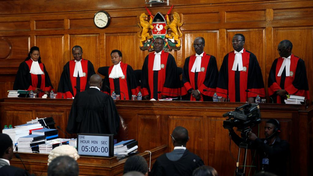 أعضاء المحكمة العليا بنيروبي خلال جلسة عقدت في 28 أغسطس 2017.