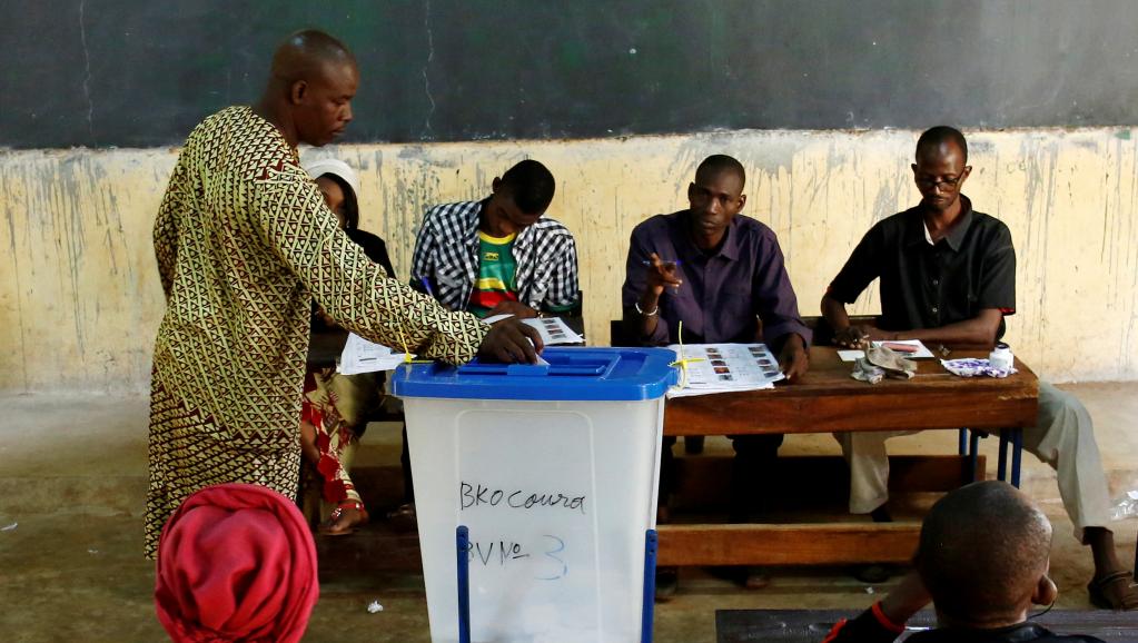 مكتب تصويت في العاصمة باماكو.
