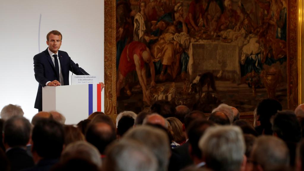 الرئيس الفرنسي إيمانويل ماكرون خلال خطابه أمام سفراء فرنسا عبر العالم.