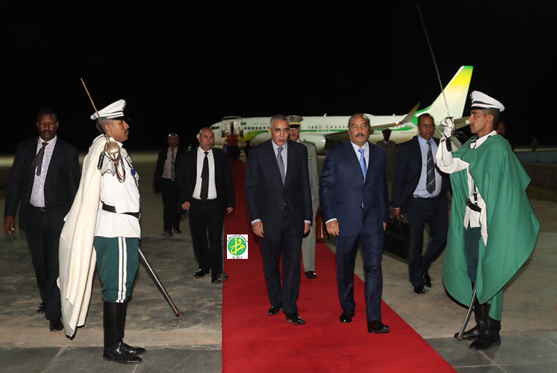 الرئيس الموريتاني لدى عودته إلى نواكشوط قادما من بروكسيل.