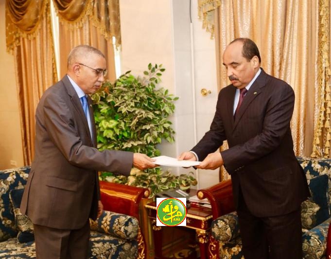 الرئيس الموريتاني محمد ولد عبد العزيز يستلم استقالة حكومة ولد حدمين (وما)