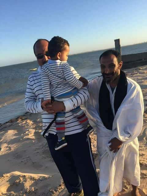 ولد عبد العزيز مع الصغيرة على شاطئ نواذيبو 