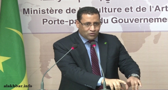 وزير الاقتصاد والمالية الموريتاني المختار ولد اجاي خلال مؤتمرصحفي سابق (الأخبار)