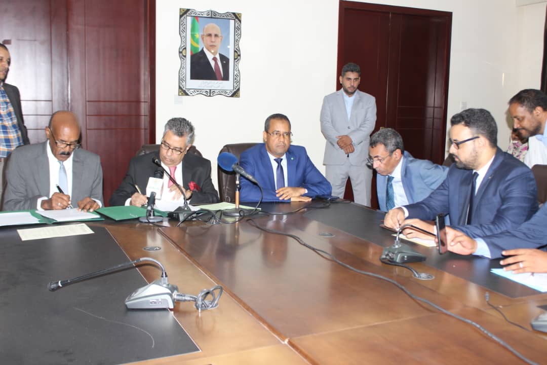 خلال توقيع الاتفاقية بالأحرف الأولى اليوم بمباني وزارة الاقتصاد والصناعة في نواكشوط 