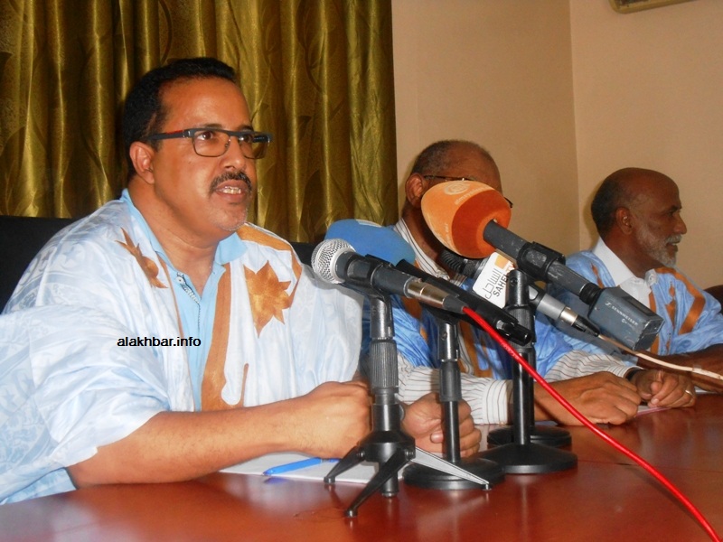 الشيخ ولد حننا رئيس لجنة الأزمة بمجلس الشيوخ الموريتاني.