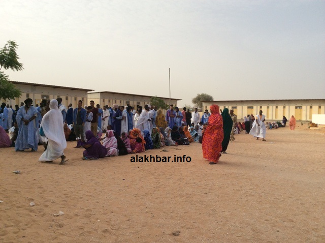 طوابير ناخبين أمام أحد مكاتب التصويت في نواكشوط في الانتخابات الرئاسية 2014 (الأخبار - أرشيف)