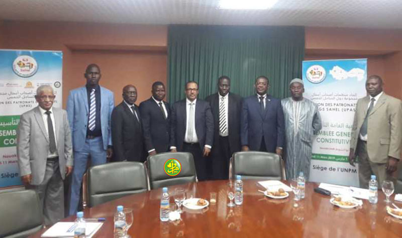 ولد الشيخ أحمد يتوسط المشاركين في الجمعية التأتسيسية لهيئة رجال أعمال مجموعة دول الساحل الخمس في نواكشوط (وما)