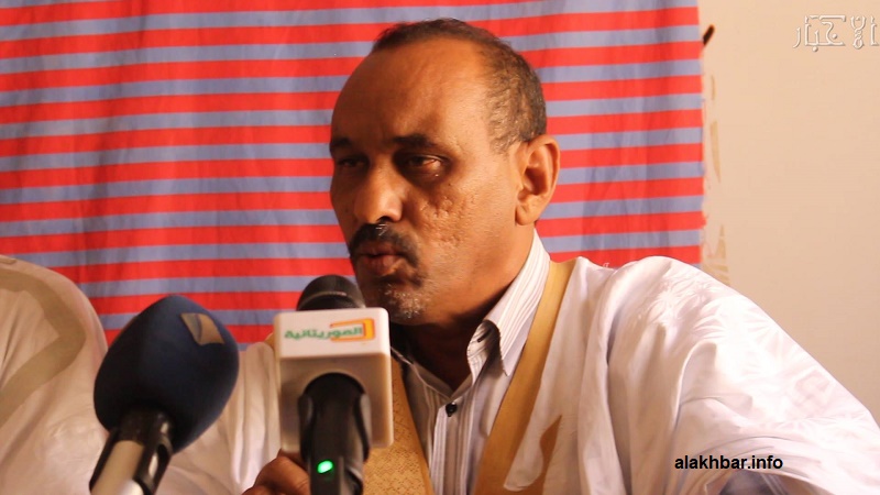 رئيس حزب الصواب عبد السلام ولد حرمة خلال حديثه في المؤتمر الصحفي (الأخبار)