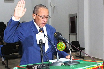 رئيس اللجنة الوطنية للمسابقات شيخنا ولد إدومو خلال أداء اليمين القانونية (وما)