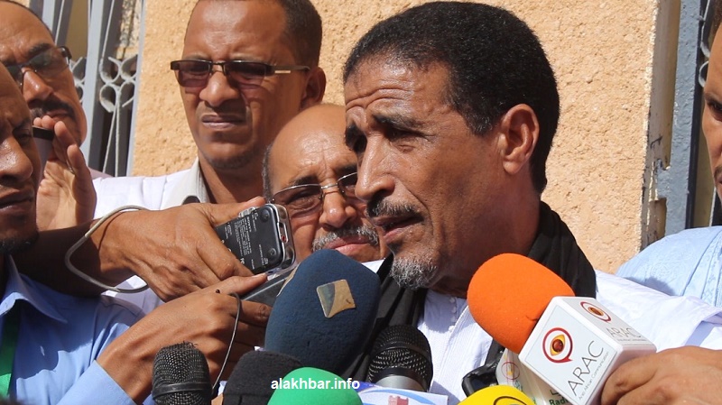 المرشح الرئاسي محمد ولد مولود خلال حديثه لوسائل الإعلام بعيد الإدلاء بصوته اليوم (الأخبار)