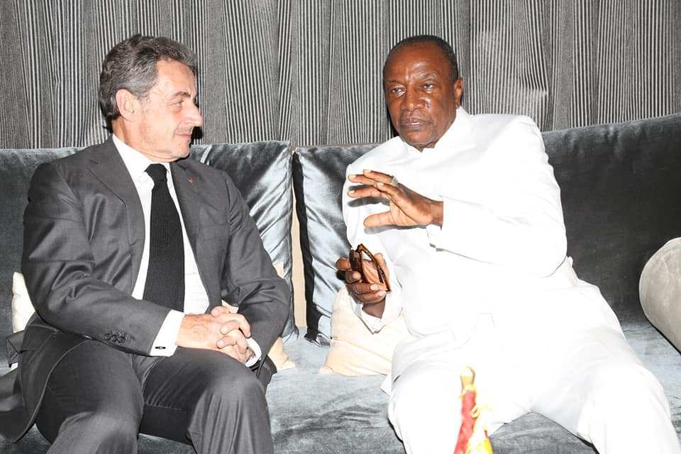 الرئيس الغيني ألفا كوندي والرئيس الفرنسي الأسبق نيكولا ساركوزي
