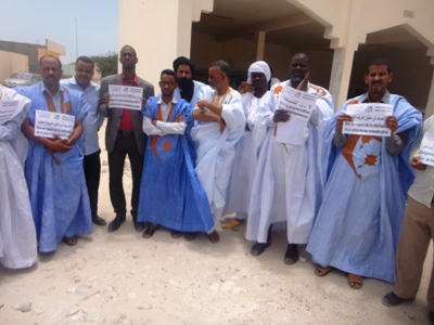 جانب من الأساتذة المحتجين زوال البوم في نواذيبو (تصوير الأخبار)