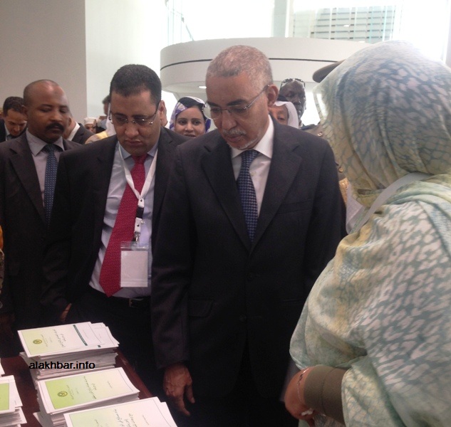 الوزير الأول الموريتاني يحي ولد حدمين خلال إشرافه على افتتاح ملتقى الاستثمار في الثروة الحيوانية (الأخبار)