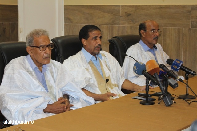 عدد من قادة أحزاب المعارضة خلال المؤتمر الصحفي (الأخبار) 