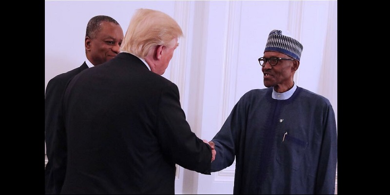 الرئيسان النيجيري محمدو بخاري والأمريكي دونالد ترمب.