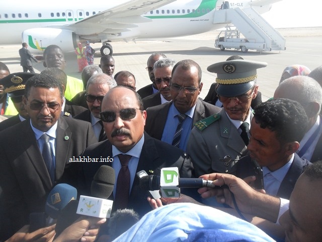 الرئيس الموريتاني محمد ولد عبد العزيز خلال تصريحات سابقة له للإعلاميين (الأخبار - أرشيف)
