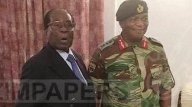 الرئيس الزيمبابوي المخلوع روبيرت موغابي والجنرال كونستانيتو شيونغ.