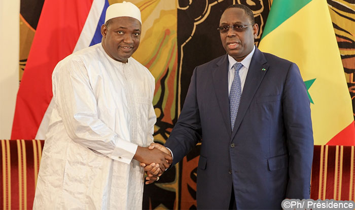 الرئيسان السنغالي ماكي صال، والغامبي آدما بارو.