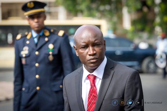 علي نجويل انجاي وزير الداخلية السنغالي.