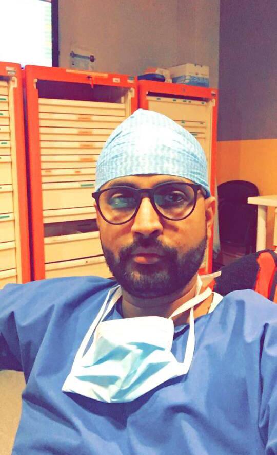 ادكتور صلاح الدين ديده هو من التقط صورة البروفسير يعقوب التي غطت خلال ساعات واجهة فيسبوك في موريتانيا