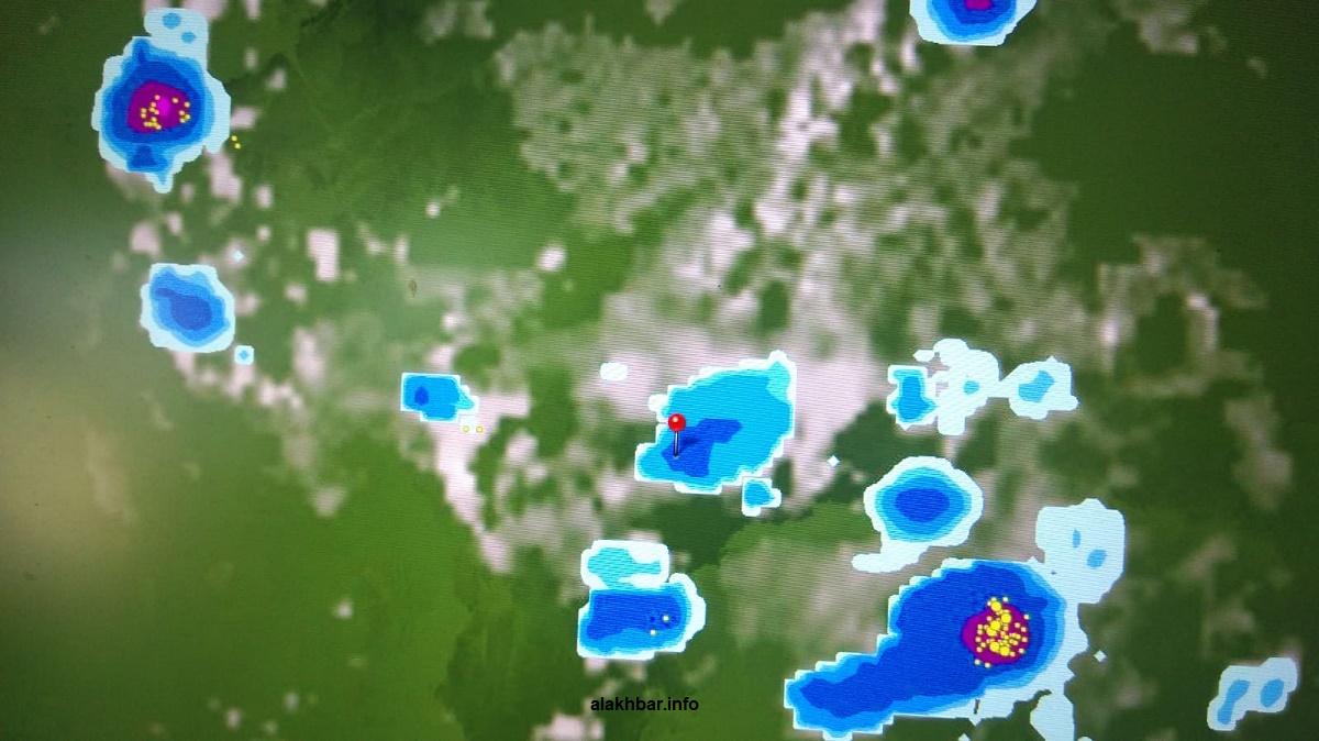 خارطة انتشار السحب في سماء ولايتي تكانت وآدرار، وتوجد الإشارة عند مدينة تجكجة عاصمة ولاية تكانت 