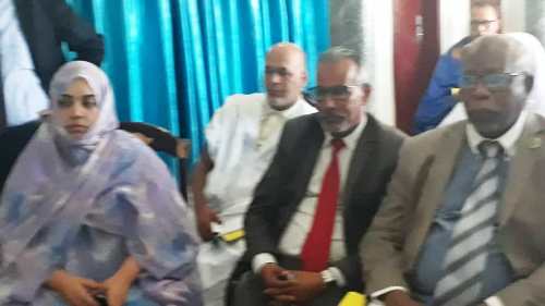 من اليمين عضو المجلس الجهوي إلى جانب مسؤولة البيئة في المنطقة الحرة / الأخبار