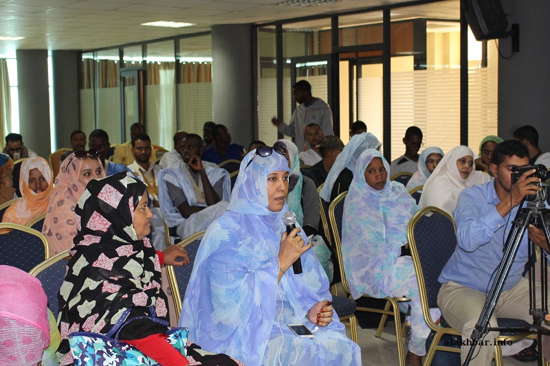 جانب من حضور النشاط العلمي المخصص لتقديم ملخص عن الدراسة (الأخبار)