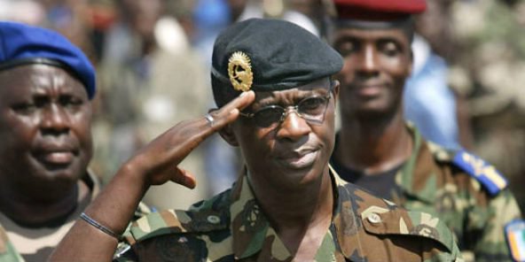 الجنرال افيليب مانغو الرئيس السابق لهيئة الأركان والسفير السابق لدى ساحل العاجل بالغابون.
