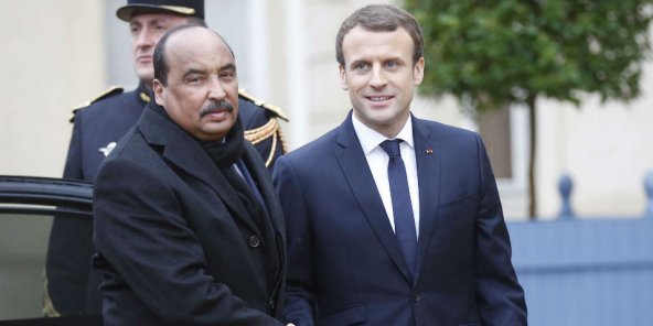 الرئيسان الموريتاني محمد ولد عبد العزيز والفرنسي إيمانويل ماكرون.