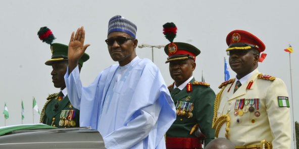 الرئيس النيجيري محمدو بخاري خلال الاحتفال بذكرى عيد الاستقلال.