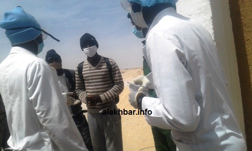 جانب من اجراءات التعامل من قبل الفريق الطبي عند مدخل النقطة الحدودية/ الأخبار