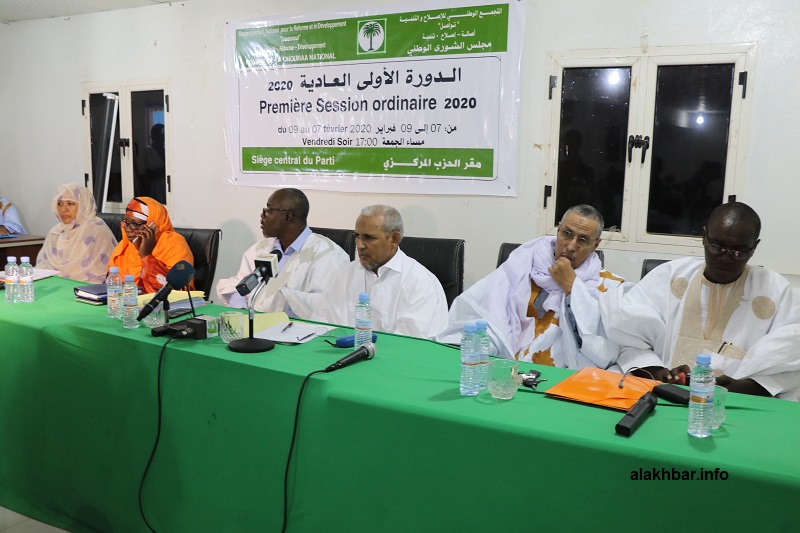 منصة افتتاح الدورة مساء الجمعة الماضي (الأخبار)