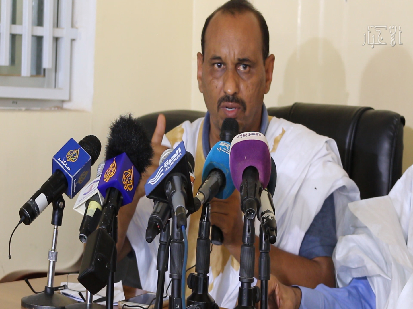 رئيس حزب "الصواب" الدكتور عبد السلام ولد حرمه خلال مؤتمر صحفي سابق (الأخبار - أرشيف)