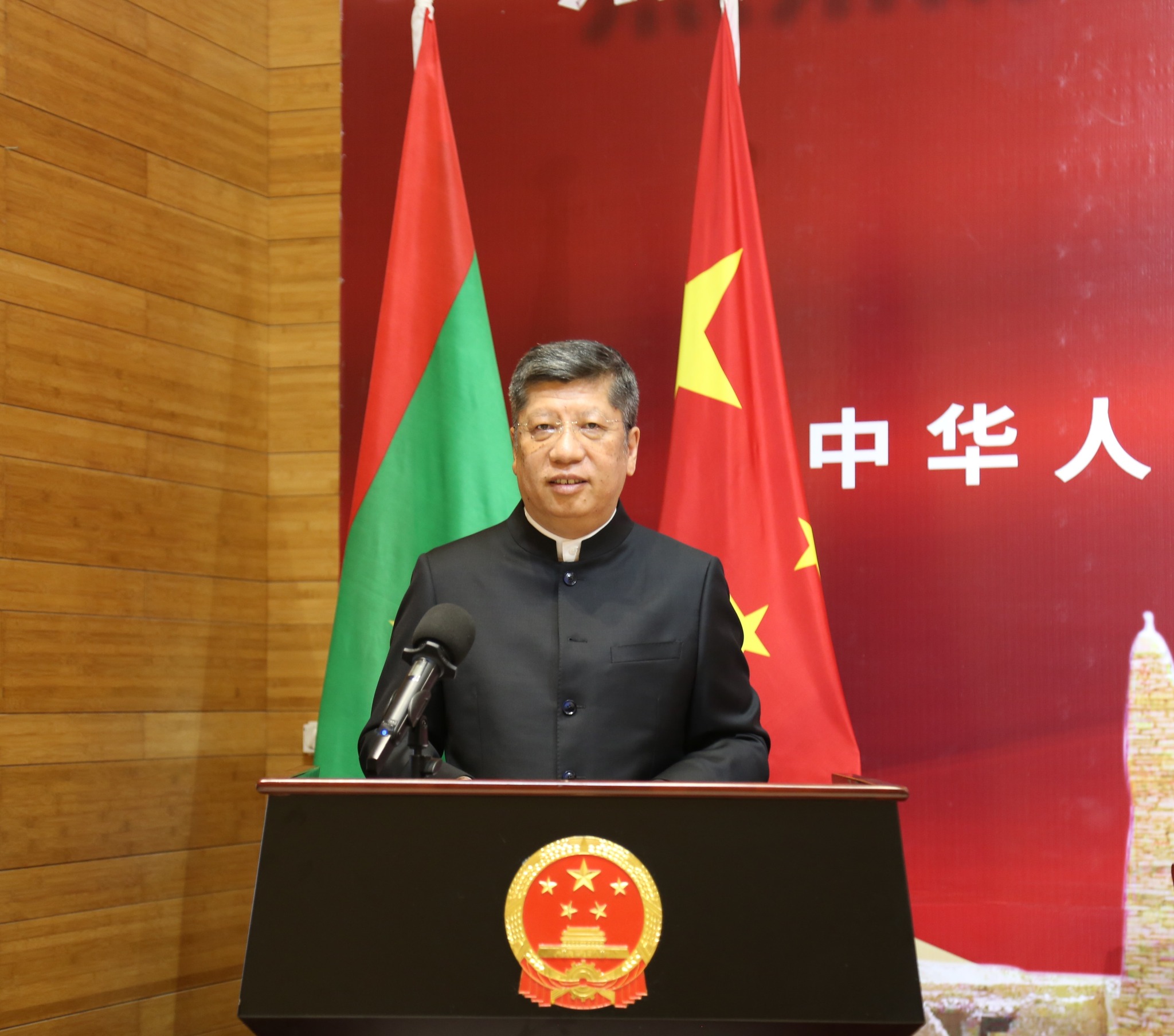 السفير الصيني في موريتانيا لي بيجي خلال خطابه في الاحتفالية