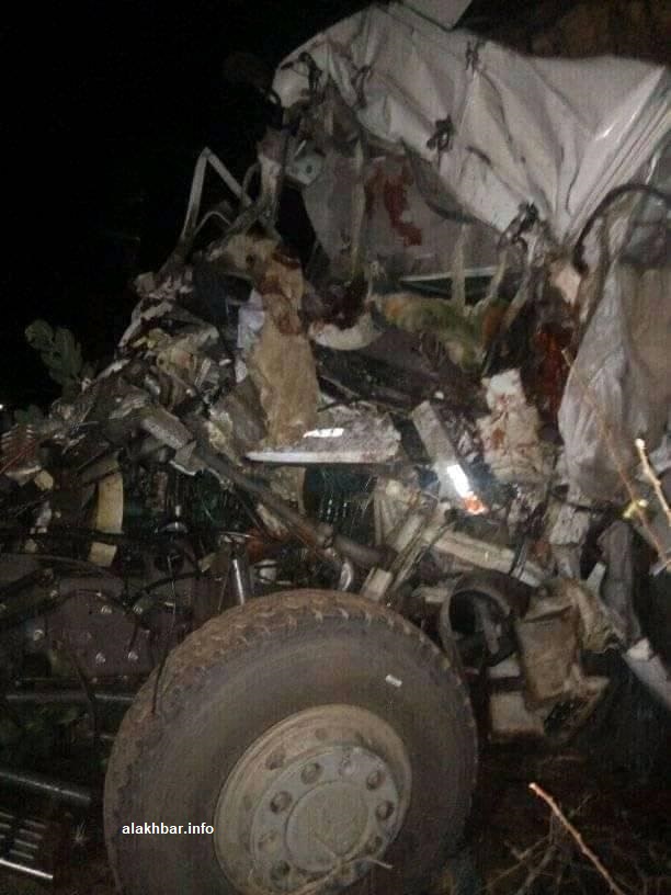 آثار الحادث الذي وقع غير بعيد من مدينة الطينطان بولاية الحوض الغربي