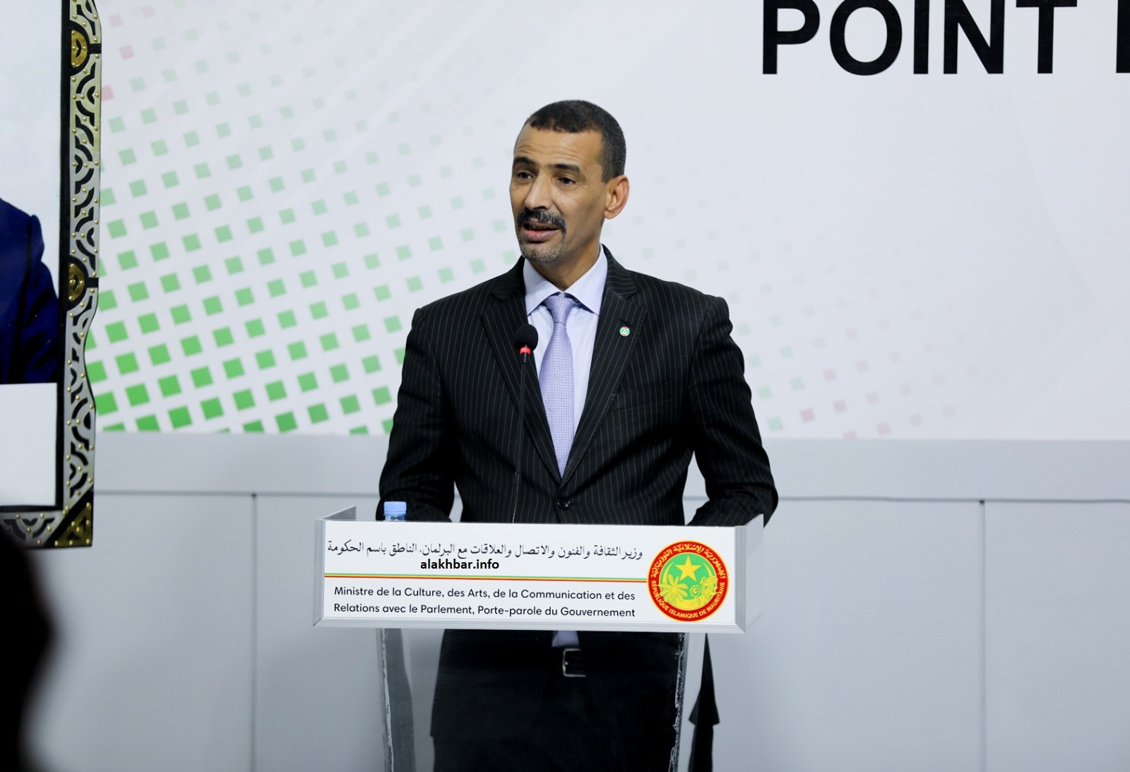  وزير الثقافة والفنون والاتصال والعلاقات مع البرلمان الناطق باسم الحكومة الحسين ولد مدو خلال المؤتمر الصحفي اليوم (الأخبار)