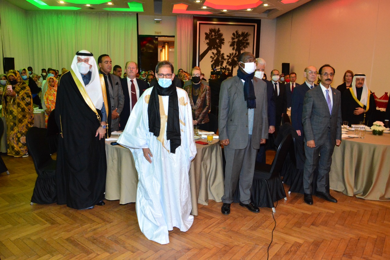 السفير محمد ولد حناني وبعض الضيوف خلال حفل الاستقبال احتفاء بذكرى الاستقلال