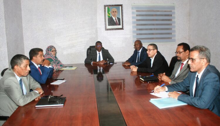 اللجنة خلال اجتماعها الذي ترأسه الأمين العام للوزارة (وما)