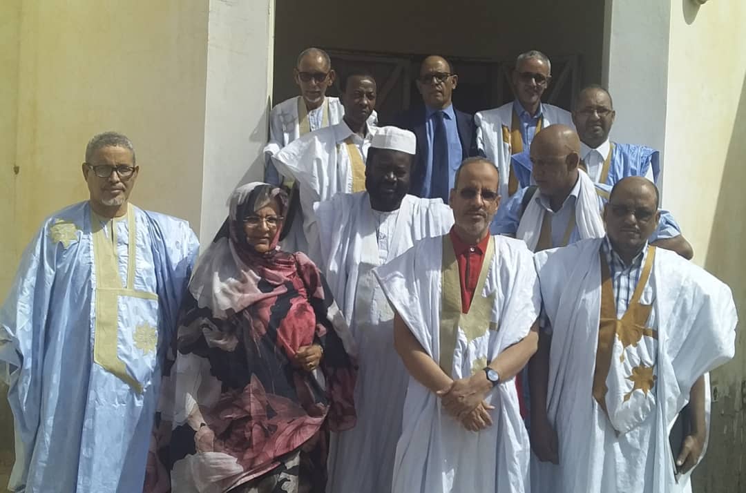 وزير التعليم الثانوي والتكوين التقني والمهني محمد ماء العينين ولد أييه مع منسقي الأقطاب خلال الاجتماع اليوم