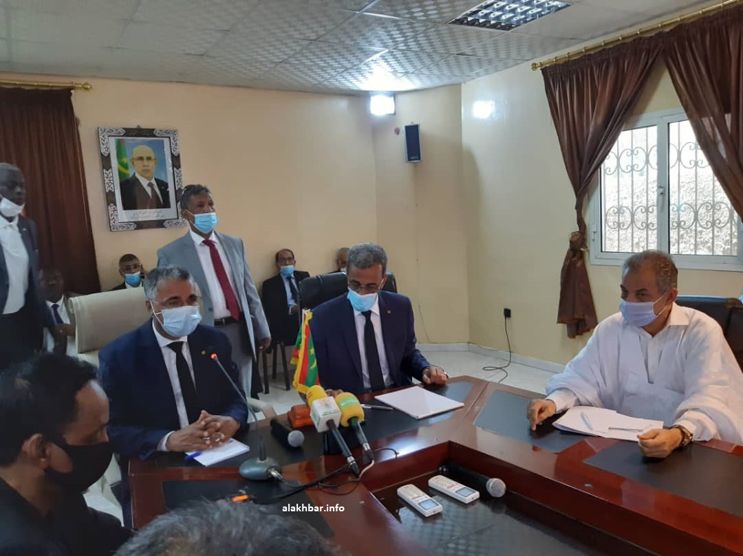 الدی اولد الزین وزیر بهداشت در دیدار خود با مقامات اداری در نوادیبو