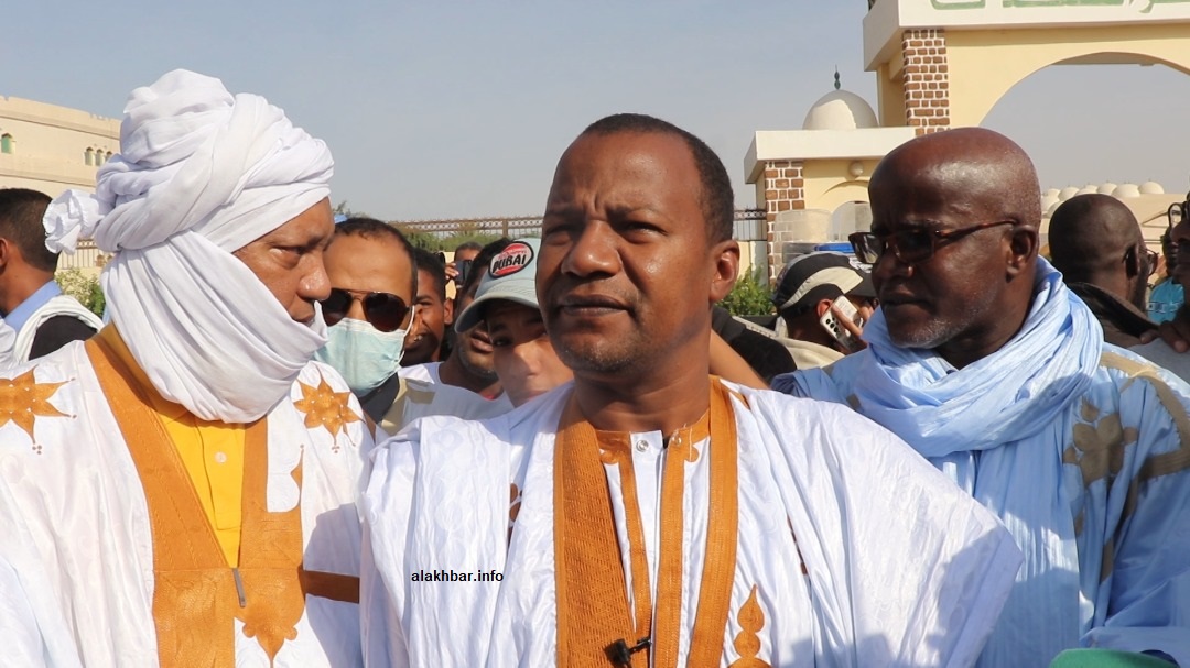 الوزير السابق محمد ولد جبريل خلال حديثه للأخبار من أمام قصر العدل بولاية نواكشوط الغربية (الأخبار)