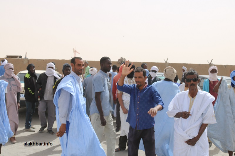 ناقلون يحتجون على ما وصفوه بالمضايقة ويطالبون السلطة بإنصافهم (الأخبار)