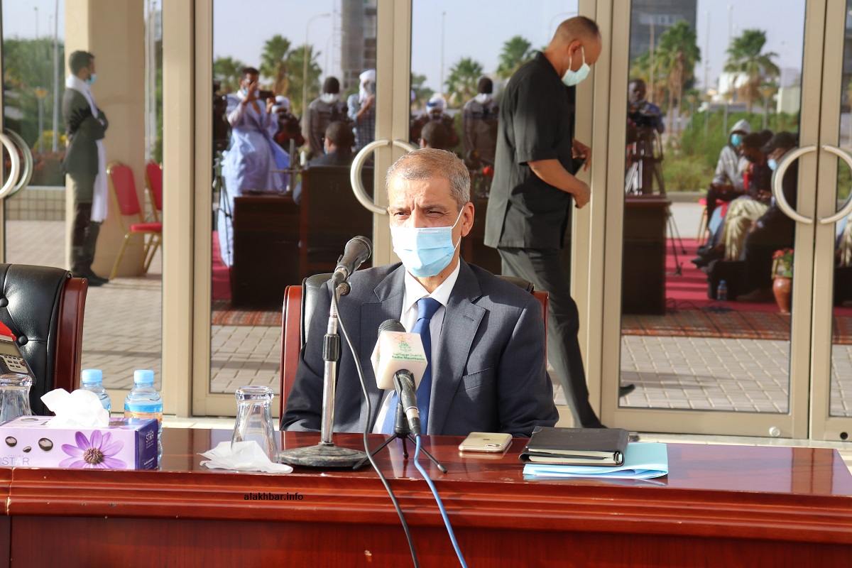 المدير العام لميناء نواكشوط المقال سيدي أحمد ولد الرايس خلال مؤتمر صحفي سابق (الأخبار - أرشيف)