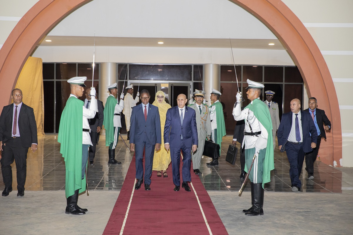 الرئيس محمد ولد الغزواني في مطار نواكشوط الدولي - أم التونسي خلال مغادرته إلى الإمارات