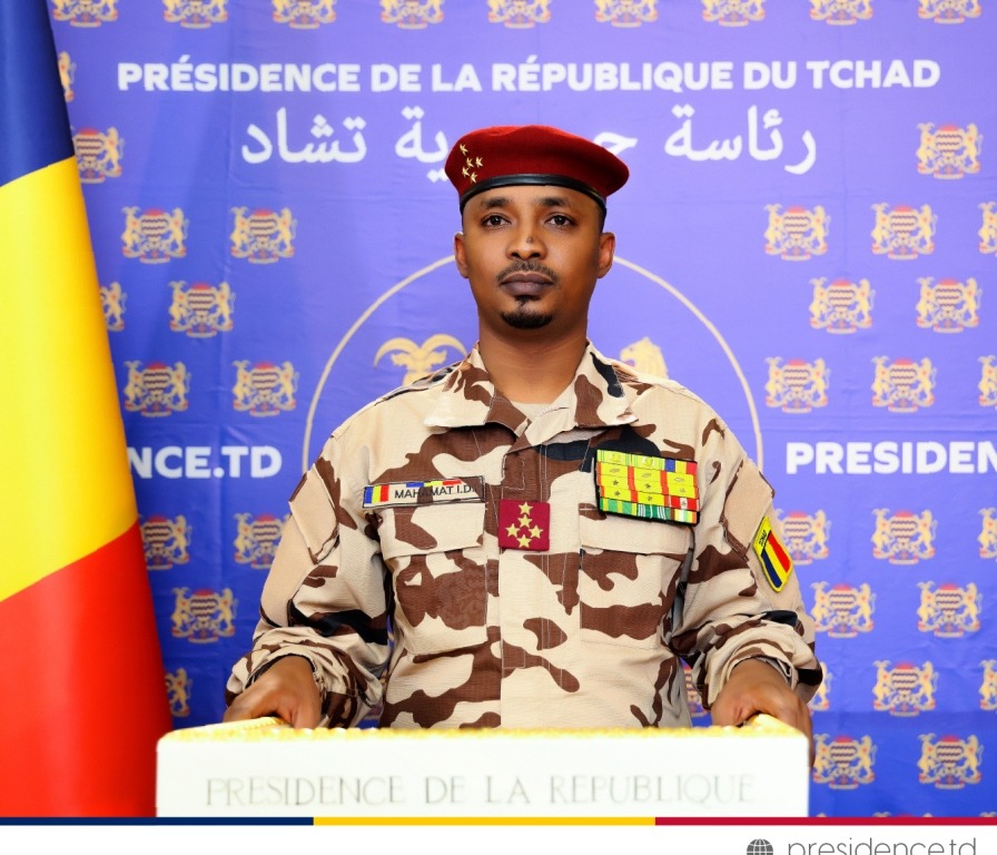 الرئيس الانتقالي اتشادي الجنرال محمد إدريس ديبي 