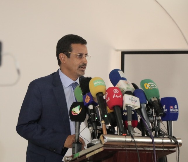 المفتش العام للدولة الحسن ولد زين خلال مؤتمر صحفي اليوم (الأخبار)